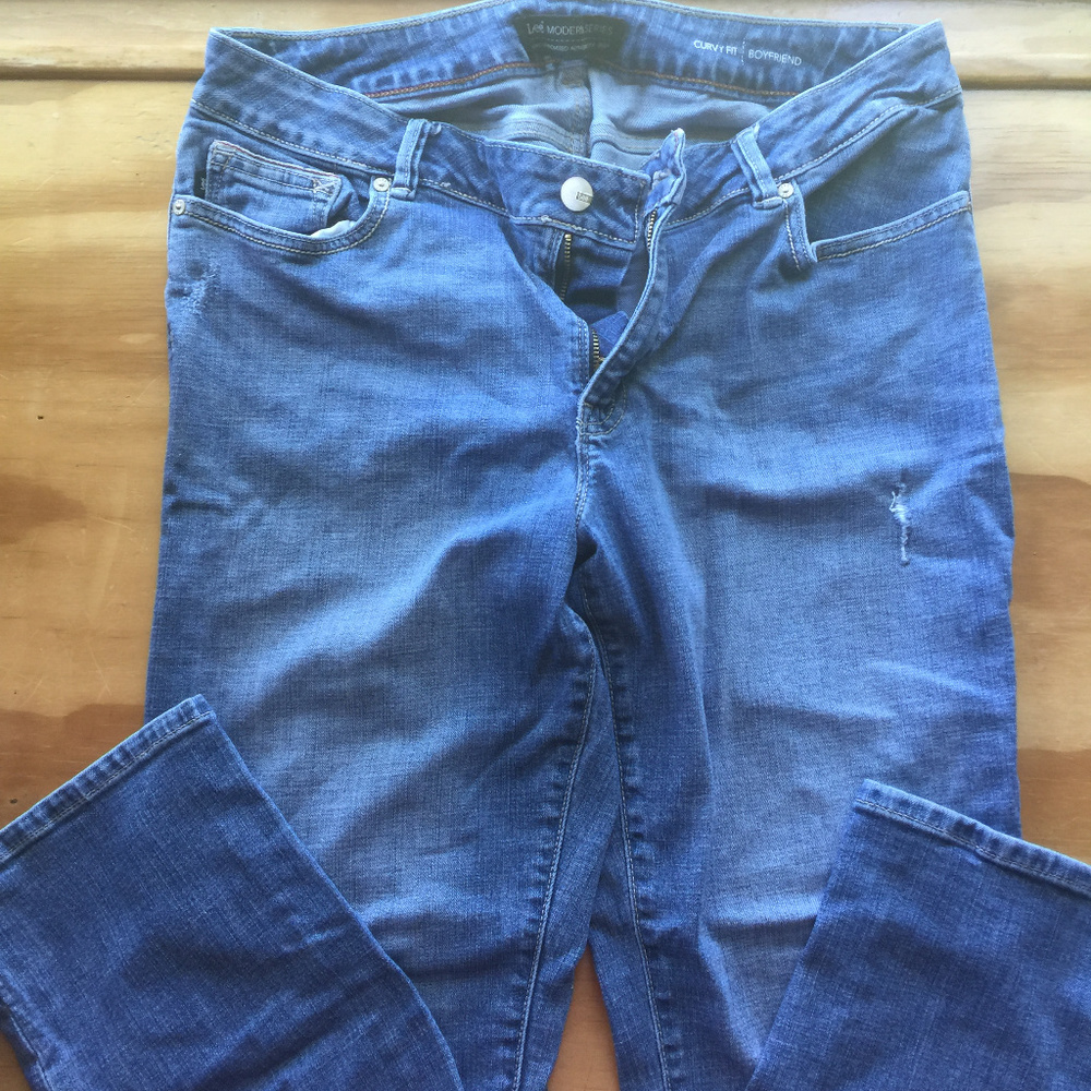 LIKE NEW DISTRESSED LEE MODERN SERIES JEANS